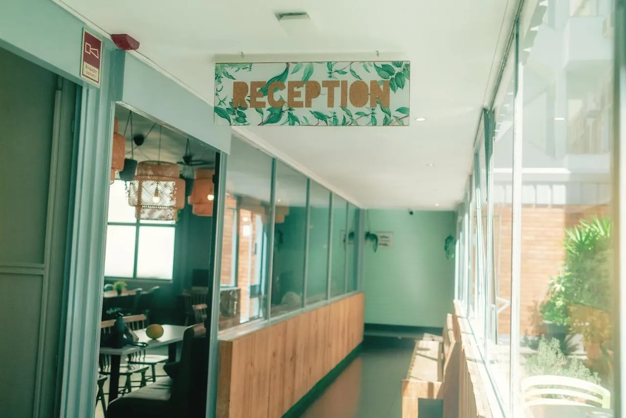 Urban Garden Hostel Лиссабон Португалия