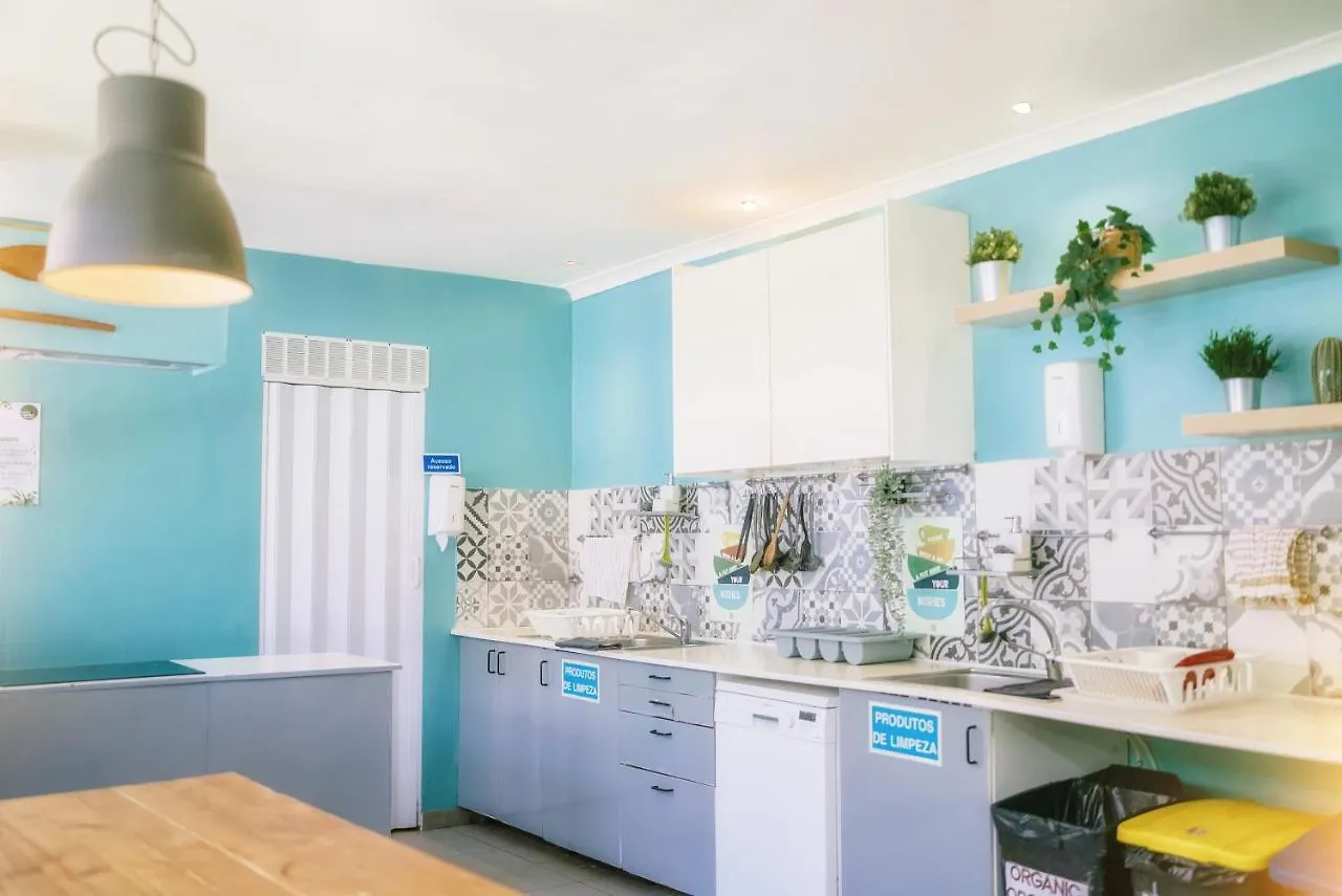 Urban Garden Hostel Лиссабон Португалия