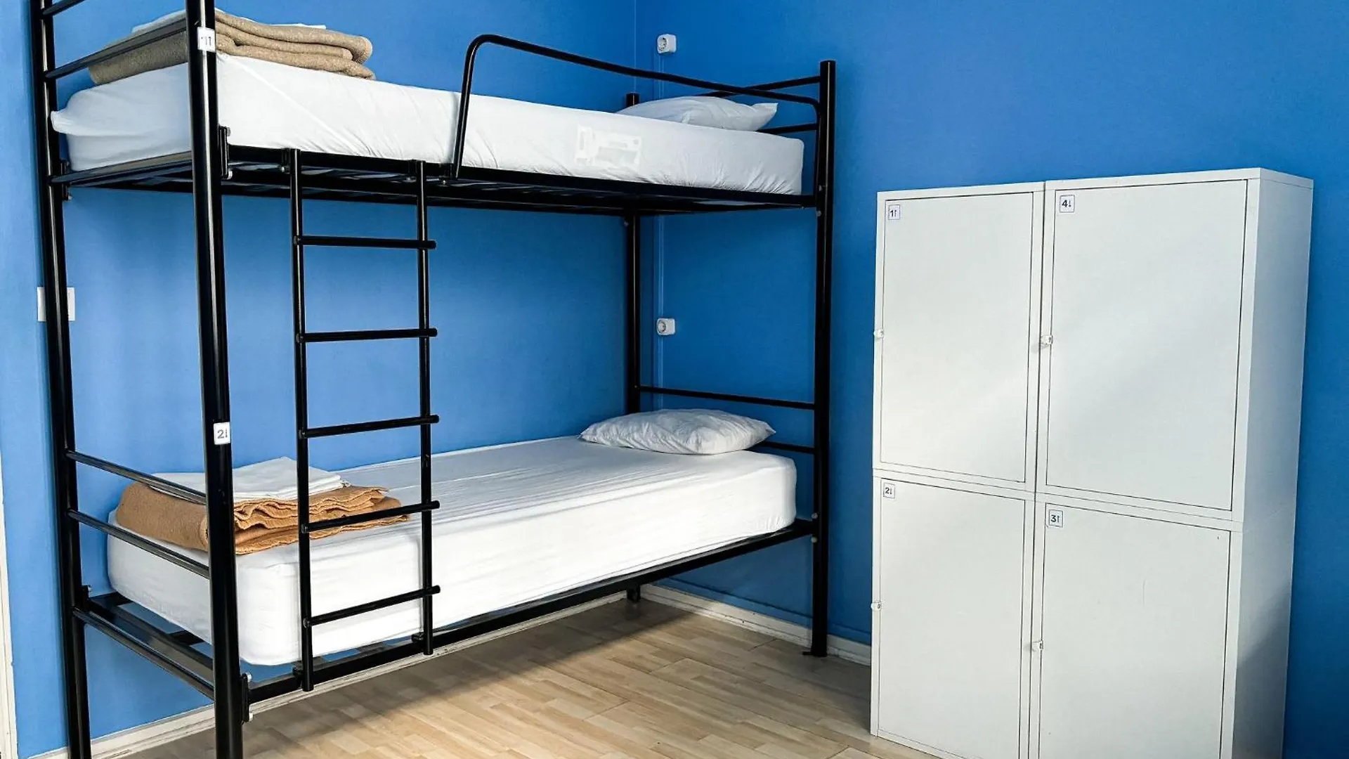 Urban Garden Hostel Лиссабон Португалия